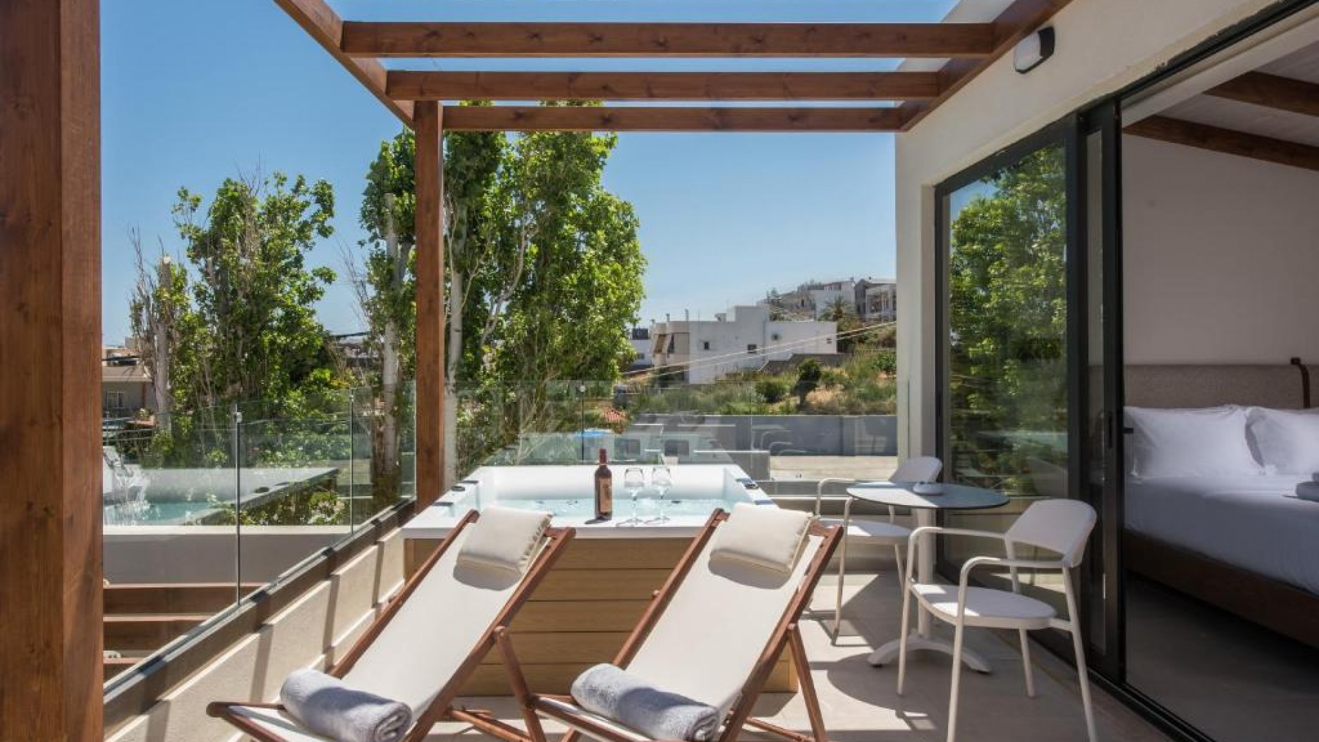 Junior Σουίτα με Υδρομασάζ